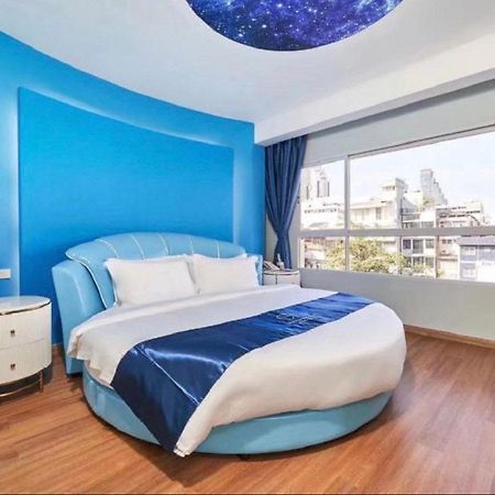 Sapphire Hotel Silom Bangkok Exterior photo A bedroom at the hotel
