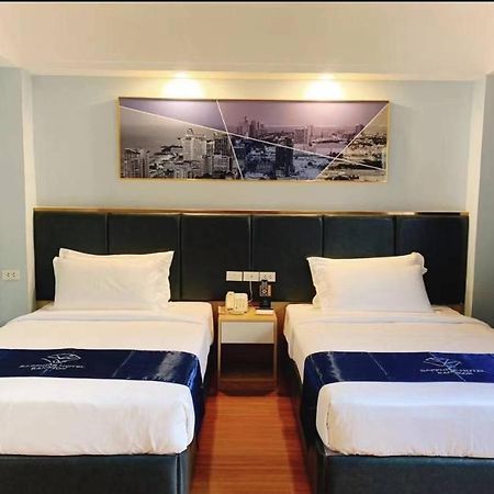 Sapphire Hotel Silom Bangkok Exterior photo Deluxe Twin