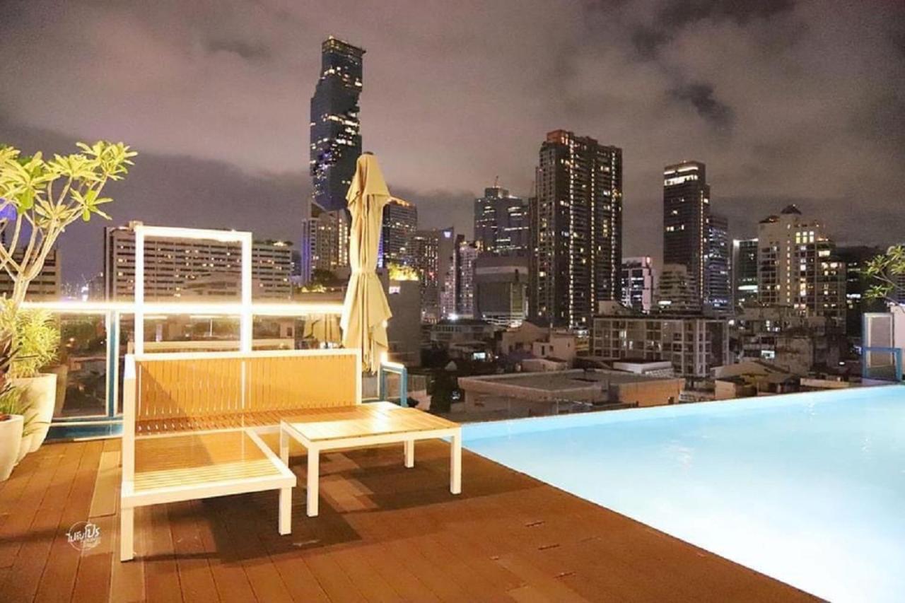 Sapphire Hotel Silom Bangkok Exterior photo The rooftop pool at the hotel