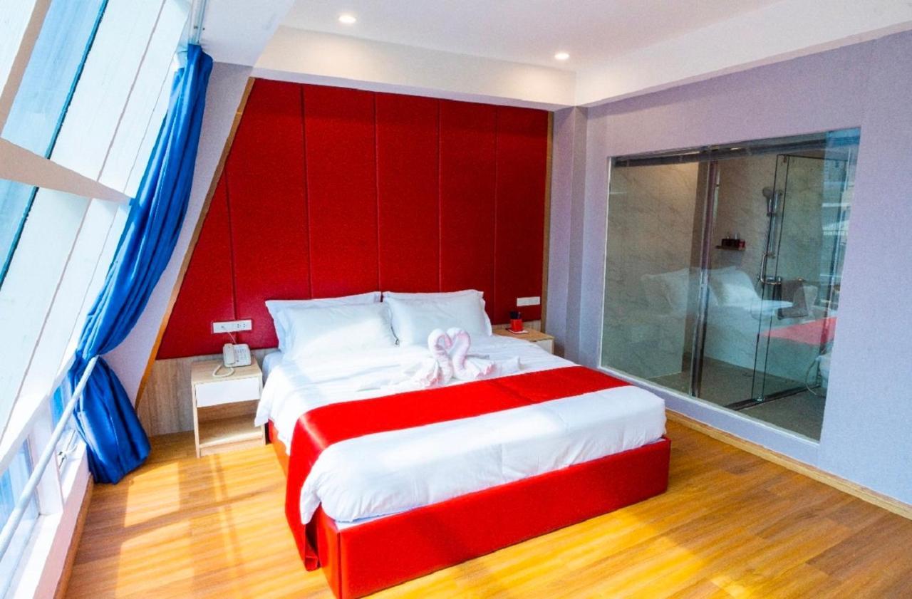 Sapphire Hotel Silom Bangkok Exterior photo A bedroom at the hotel
