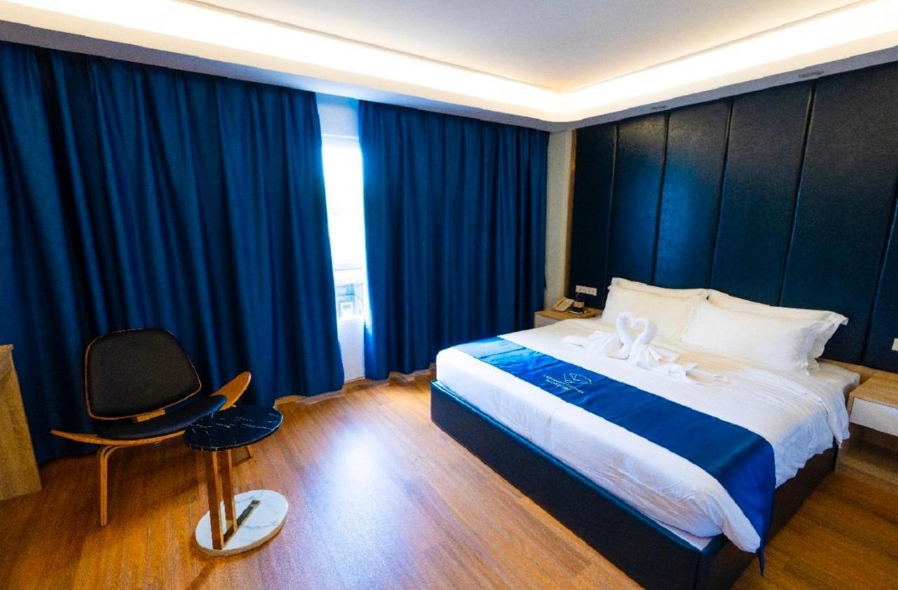 Sapphire Hotel Silom Bangkok Exterior photo Deluxe Room