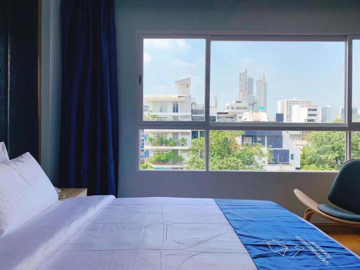 Sapphire Hotel Silom Bangkok Exterior photo A room at the hotel