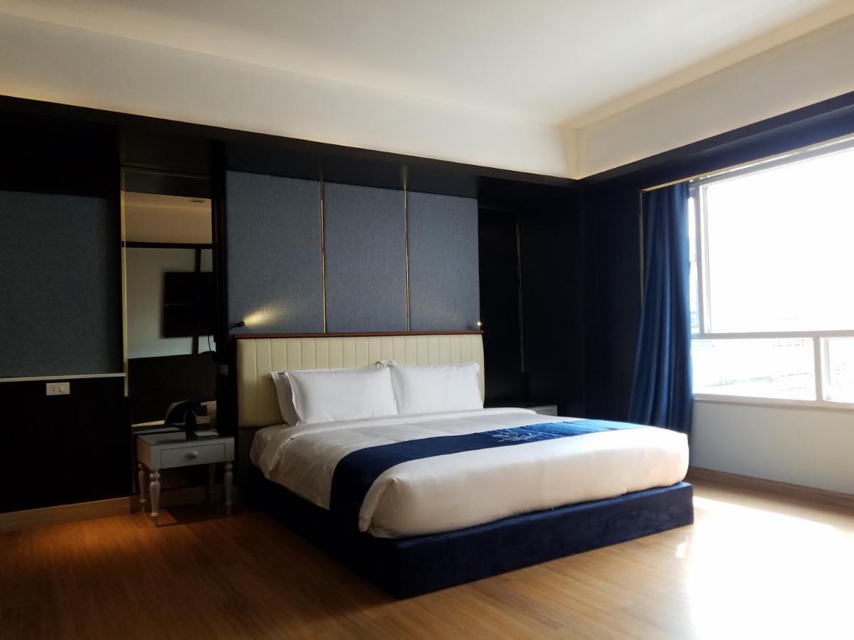 Sapphire Hotel Silom Bangkok Exterior photo